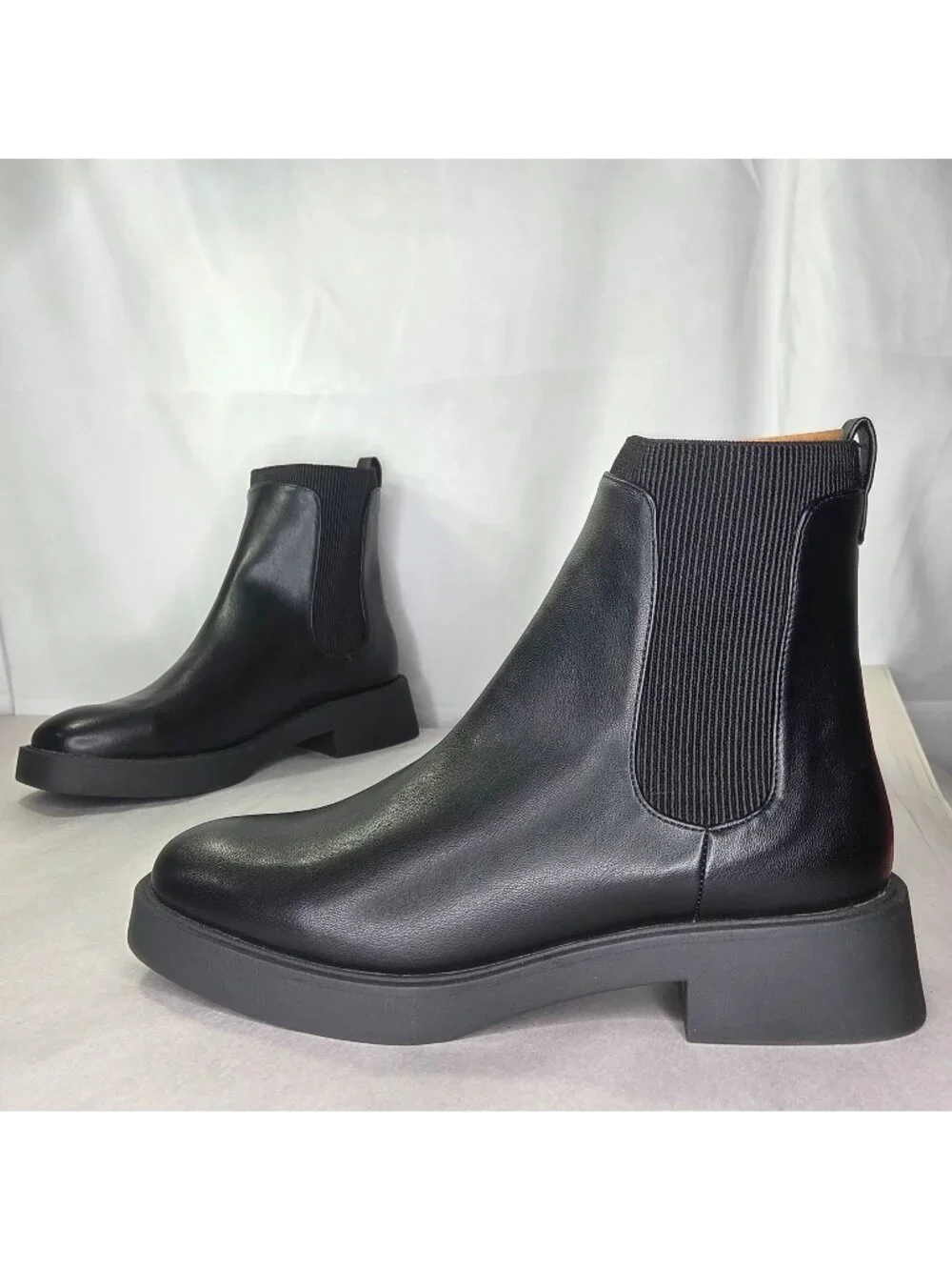 NWT Kenneth Cole Reaction Women's Skyee Chelsea Lug Booties - Black